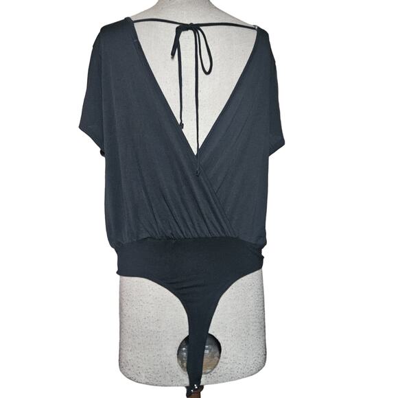 Black V Neck Short Sleeve Bodysuit Size Large - Picture 2 of 4